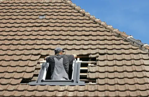 Pose de velux - Ruelle sur Touvre